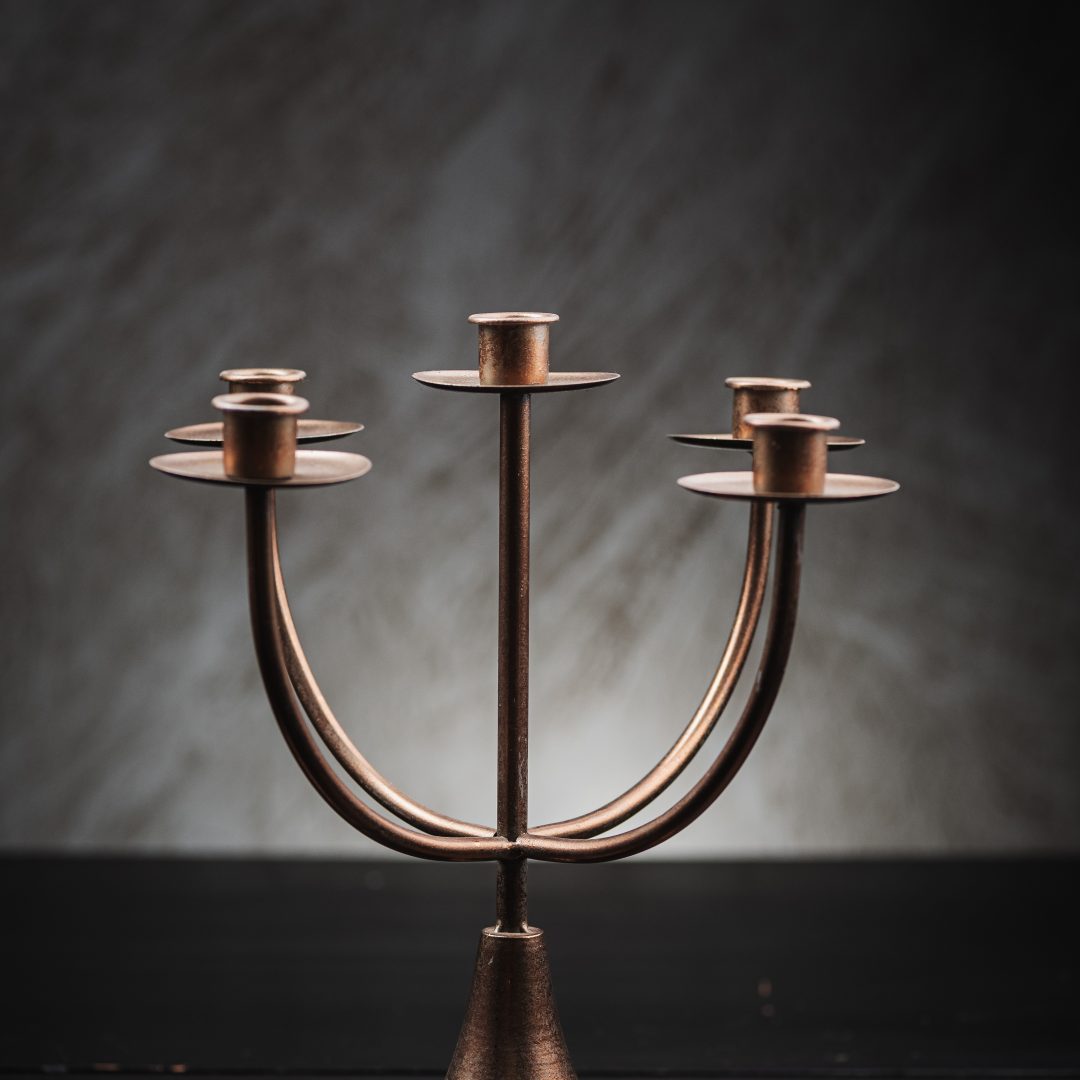 Κηροστάτης Μεταλλικός Πέντε Θέσεων σε Αντικέ Μπρονζέ Φινίρισμα