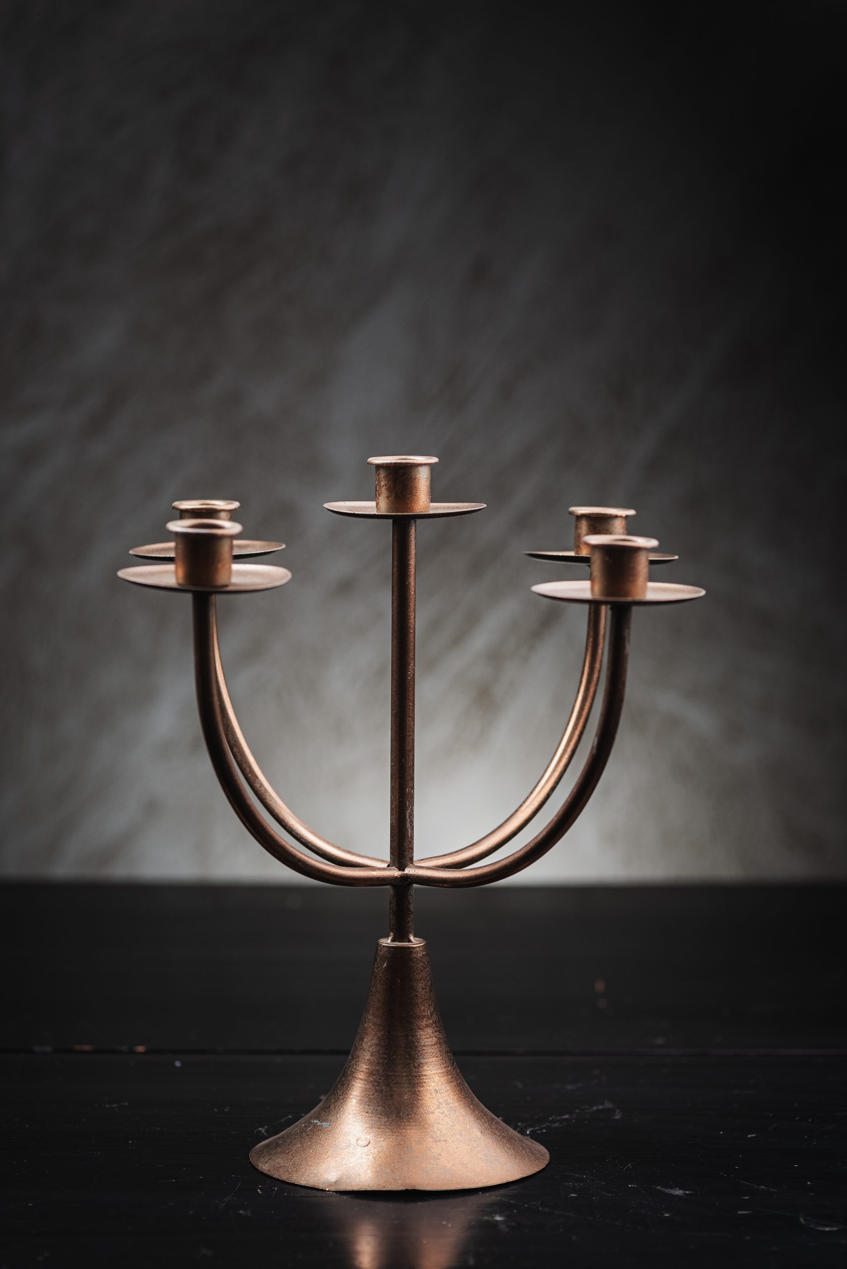 Κηροστάτης Μεταλλικός Πέντε Θέσεων σε Αντικέ Μπρονζέ Φινίρισμα