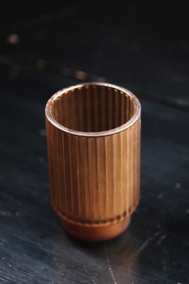 Γυάλινο Κηροπήγιο Amber με Ραβδωτή Υφή