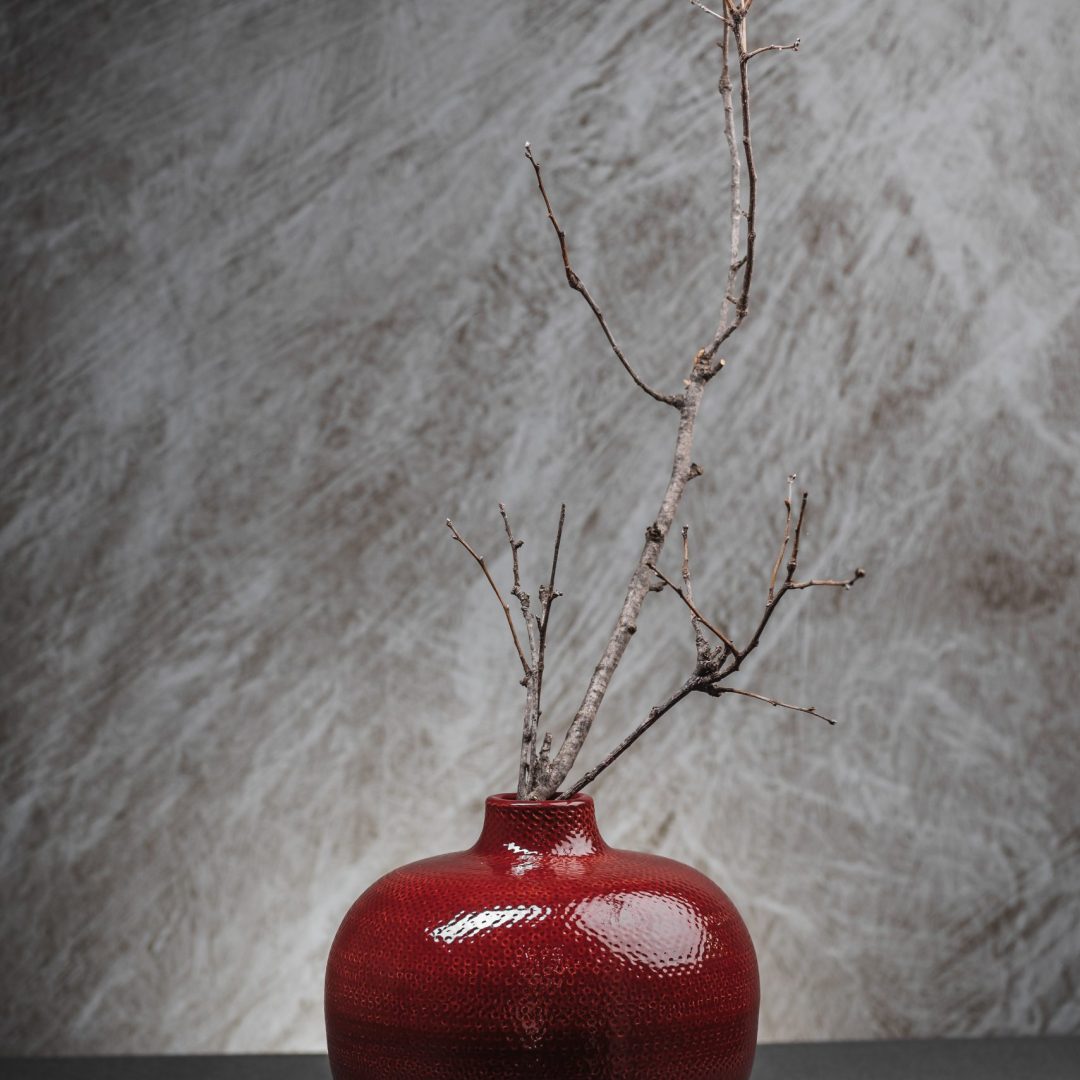 Στρογγυλό Κεραμικό Βάζο με Ανάγλυφη Υφή